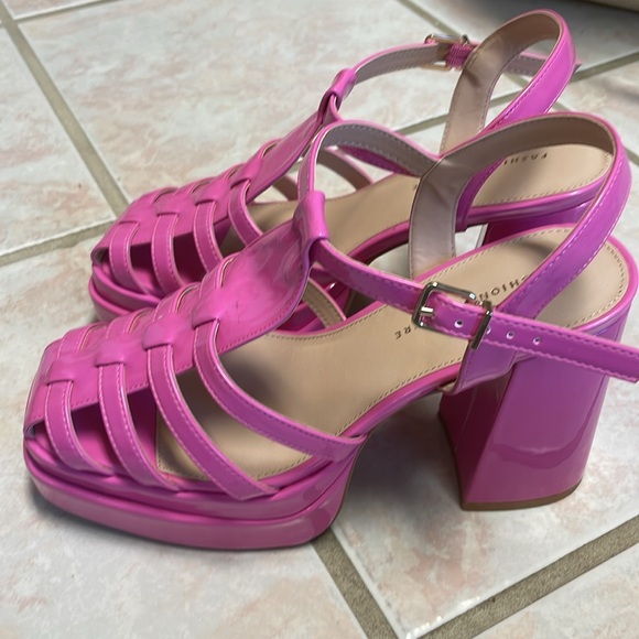FASHION TO FIGURE NWOT. pink heeled sandals. Size 7W. NEVER WORN! - Picture 2 of 6